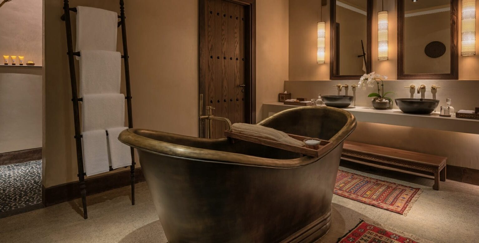 ALB Bathtub Al Bait Suite