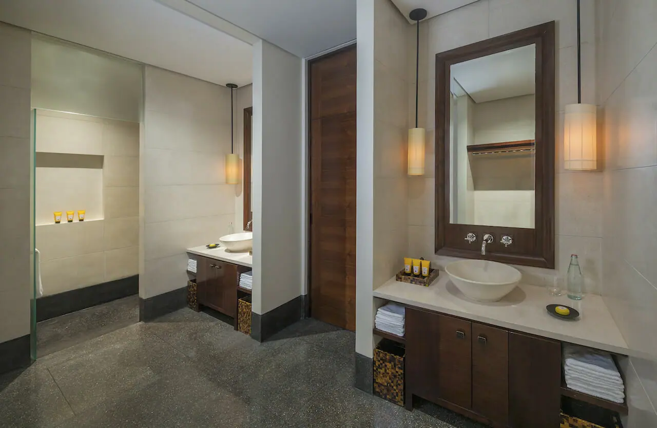 CMU Room Deluxe Room bathroom